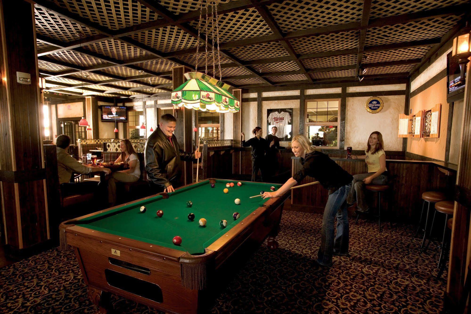 Canad Inns Destination Center Grand Forks Buitenkant foto